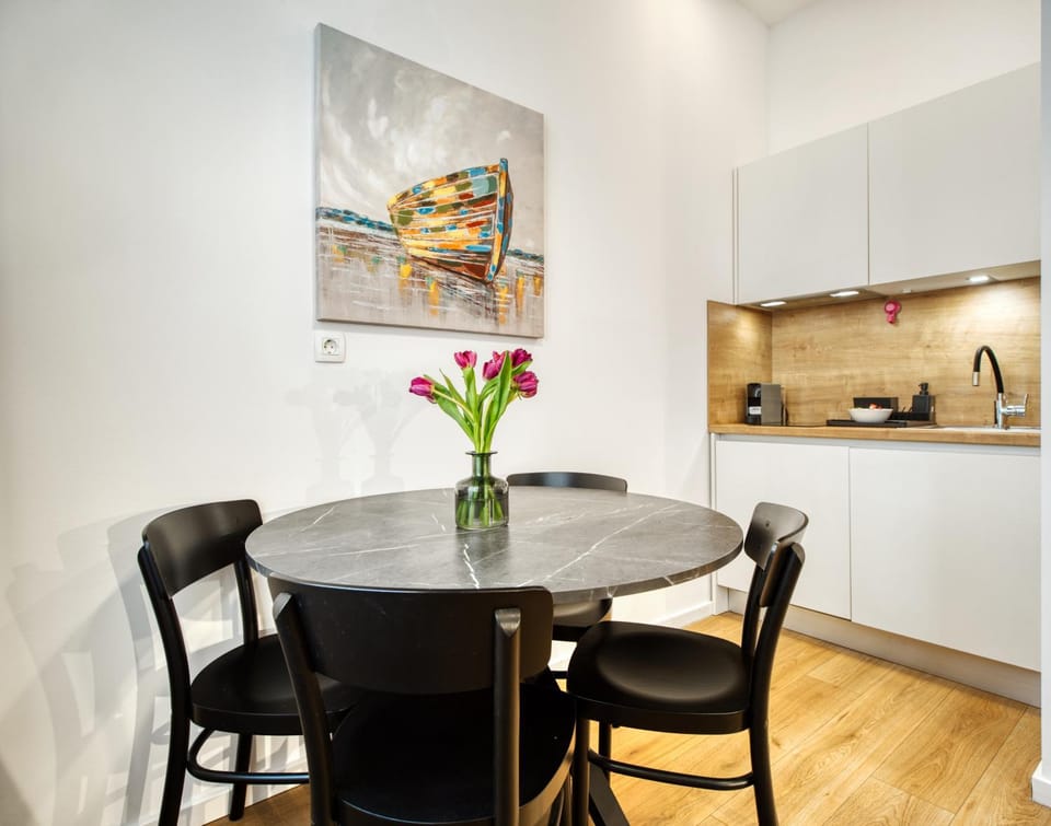 Dining area, kitchen