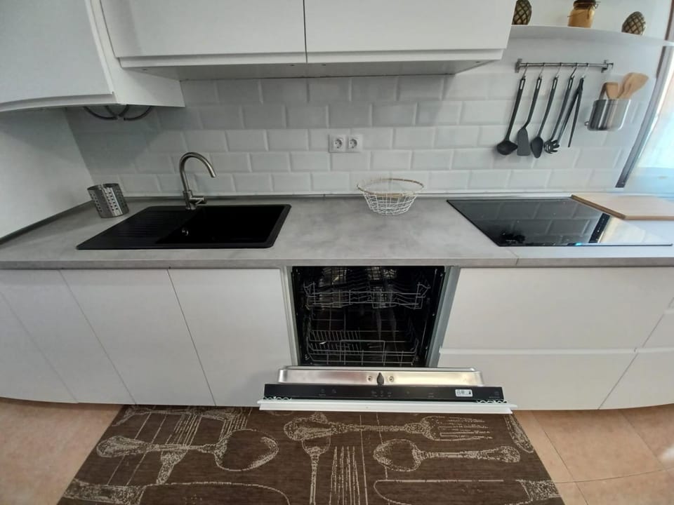 Kitchen or kitchenette, dishwasher, pet friendly, stove