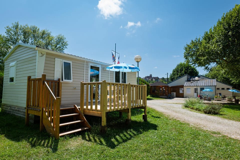 Camping Onlycamp Le Petit Port Campground/ 
RV Resort in Bourgogne-Franche-Comté
