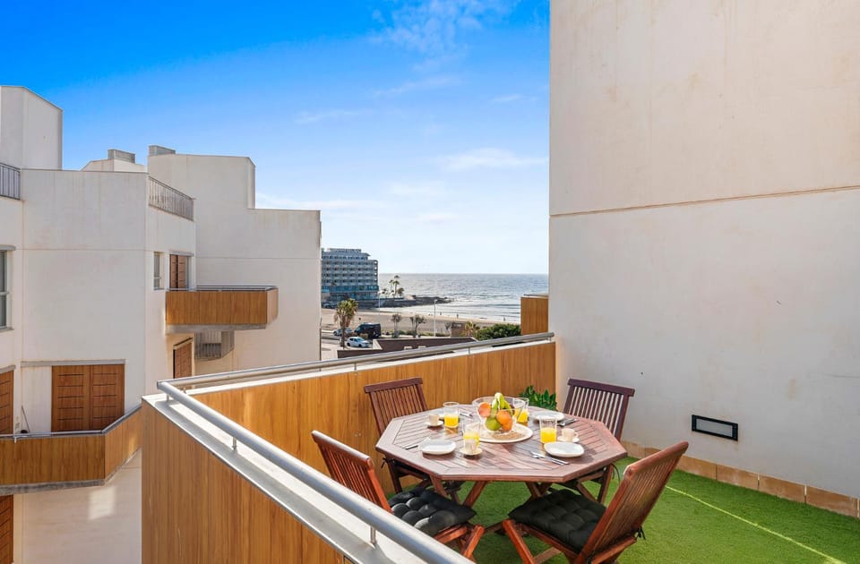 Property building, Balcony/Terrace, Sea view