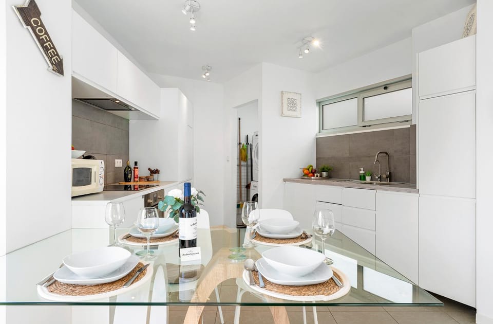 Coffee/tea facilities, Kitchen or kitchenette, Dining area, minibar, pet friendly, stove