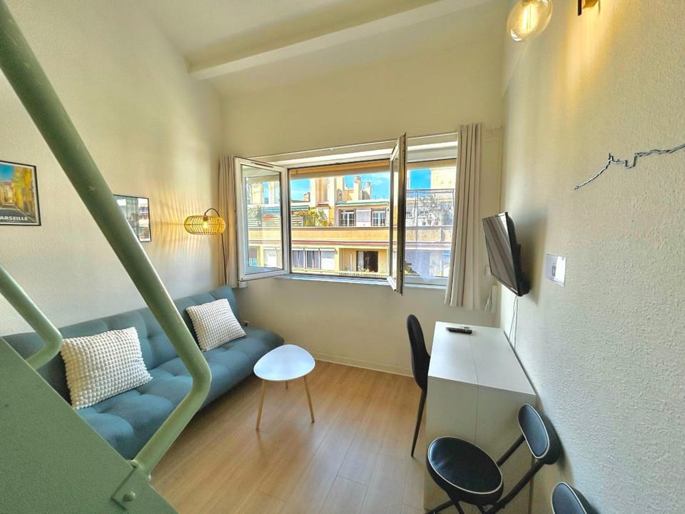 Communal lounge/ TV room, TV and multimedia, Living room, Seating area