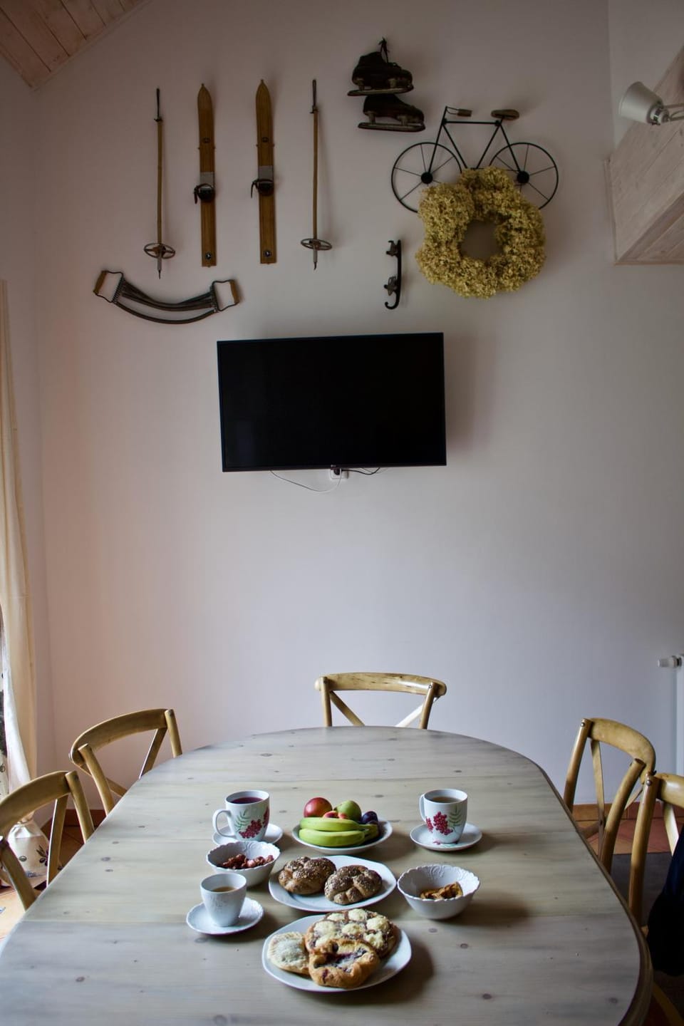 TV and multimedia, Dining area