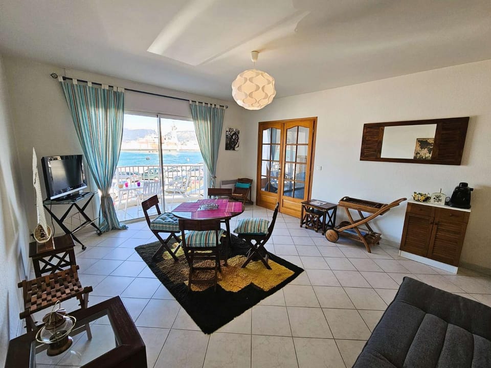Bel appartement 6 couchages, pleine vue mer, tout équipé, climatisé, tout à pied Apartment in French Riviera