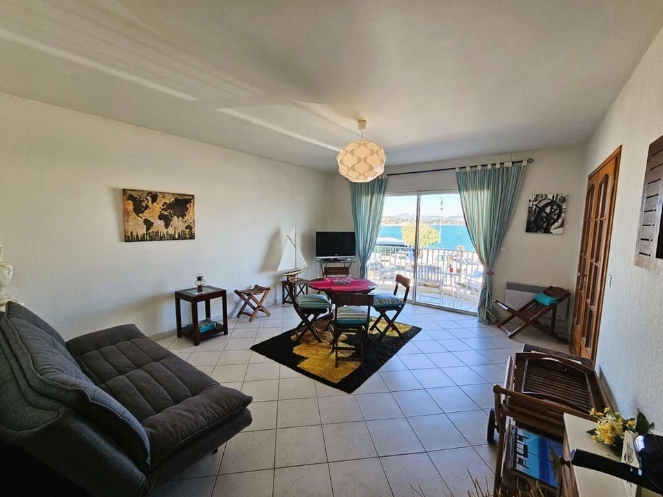 Bel appartement 6 couchages, pleine vue mer, tout équipé, climatisé, tout à pied Apartment in French Riviera