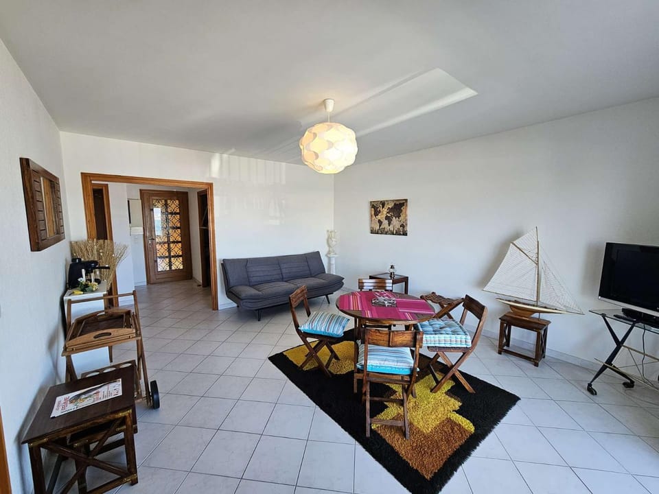 Bel appartement 6 couchages, pleine vue mer, tout équipé, climatisé, tout à pied Apartment in French Riviera