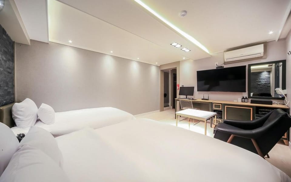 Bed, Bedroom, hair dresser, air conditioner
