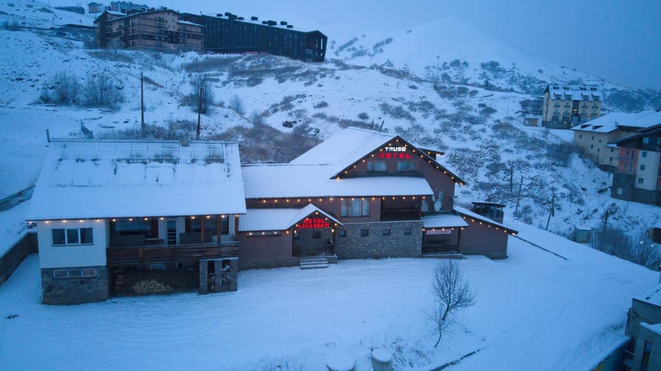 Property building, Restaurant/places to eat