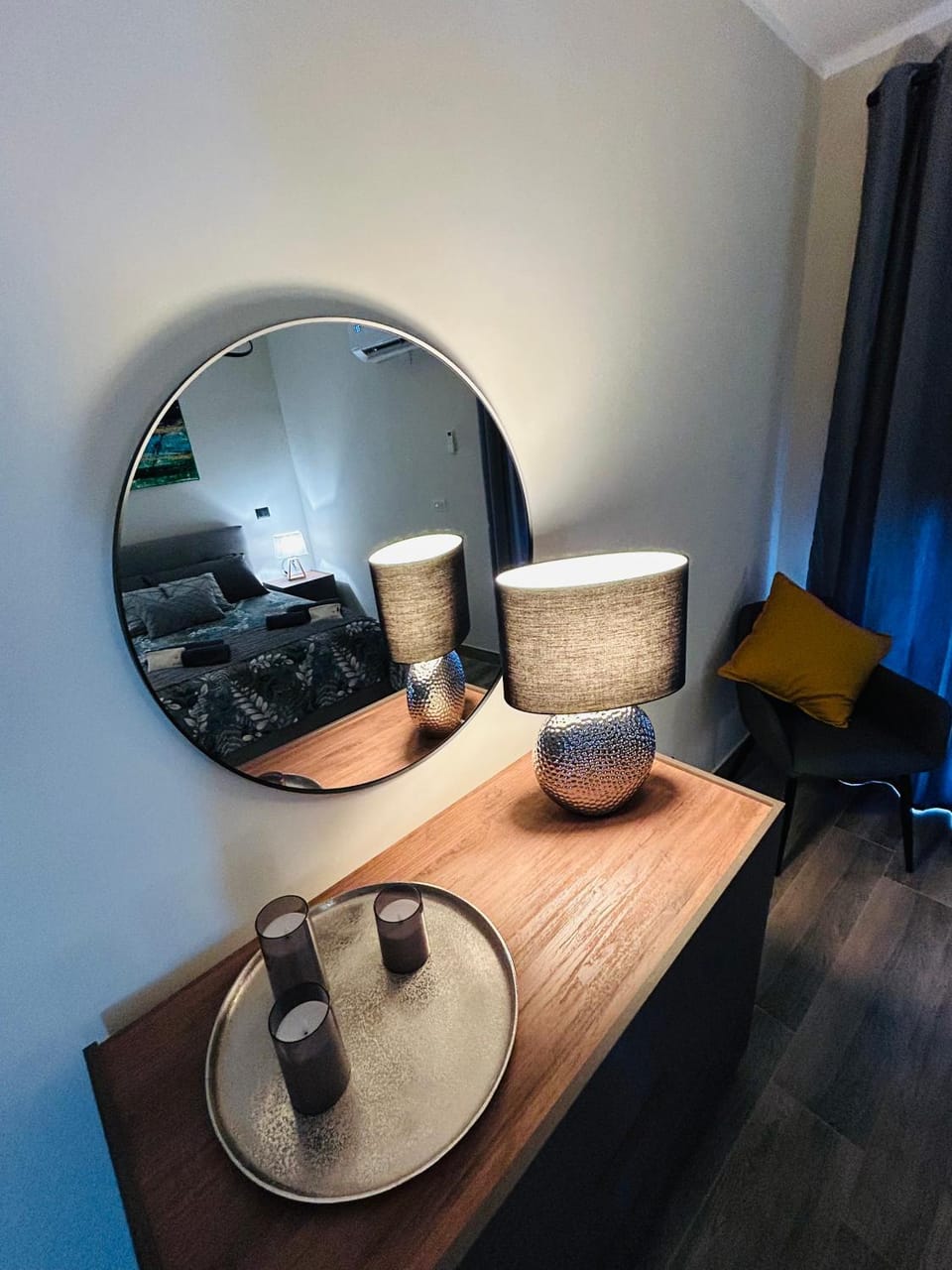 Photo of the whole room, Bedroom