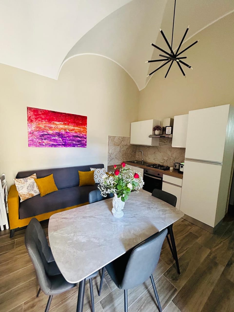 Kitchen or kitchenette, Living room, Seating area, Dining area, oven, stove