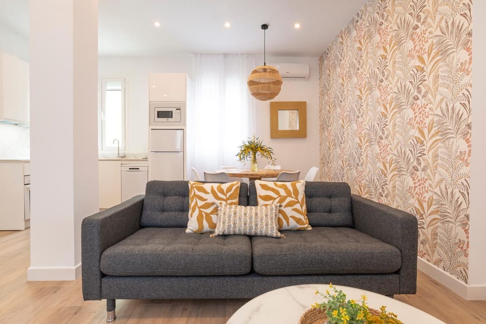 TV and multimedia, Kitchen or kitchenette, Living room, Photo of the whole room, Seating area, Dining area, air conditioner