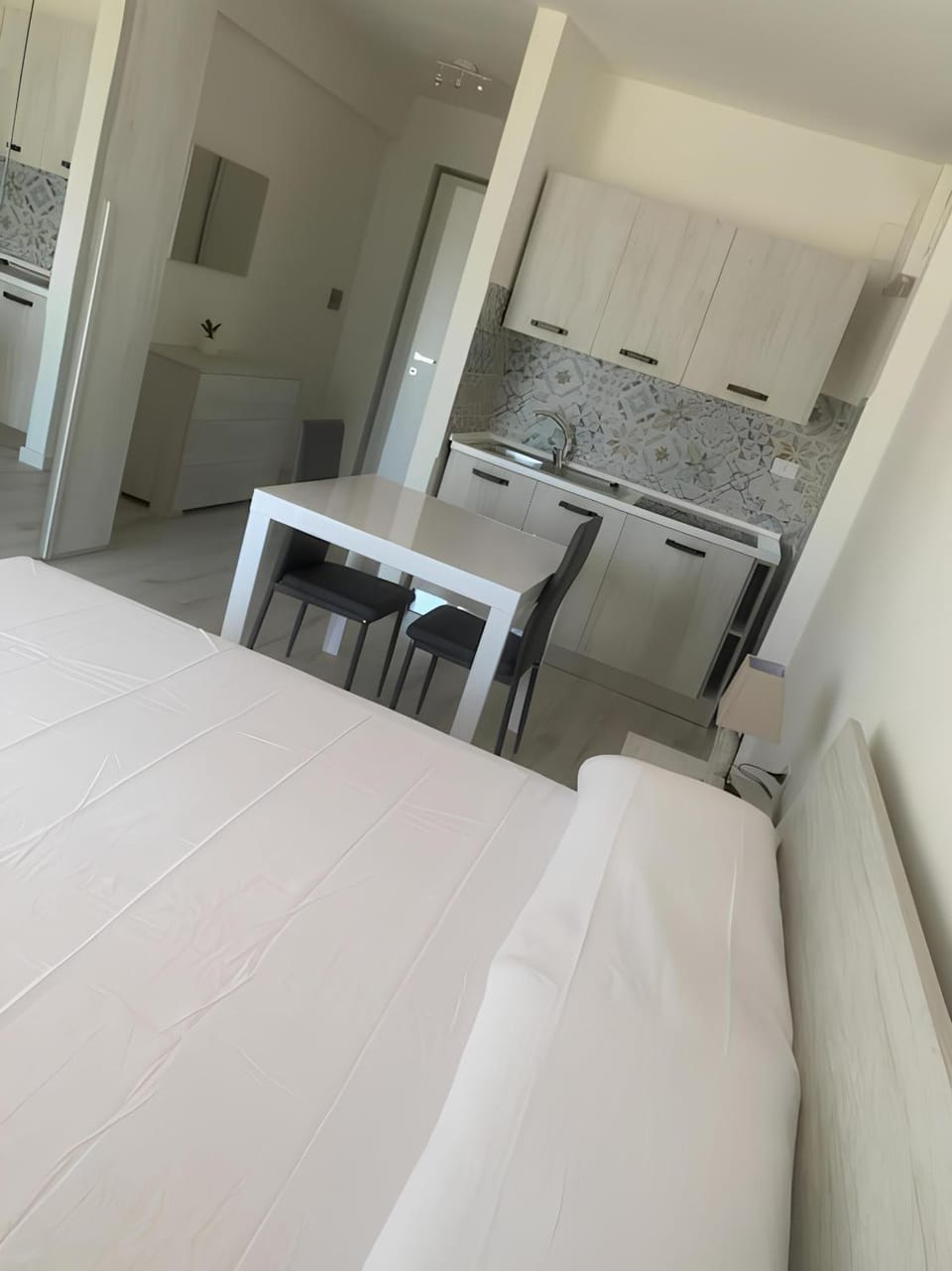 Bedroom, kitchen