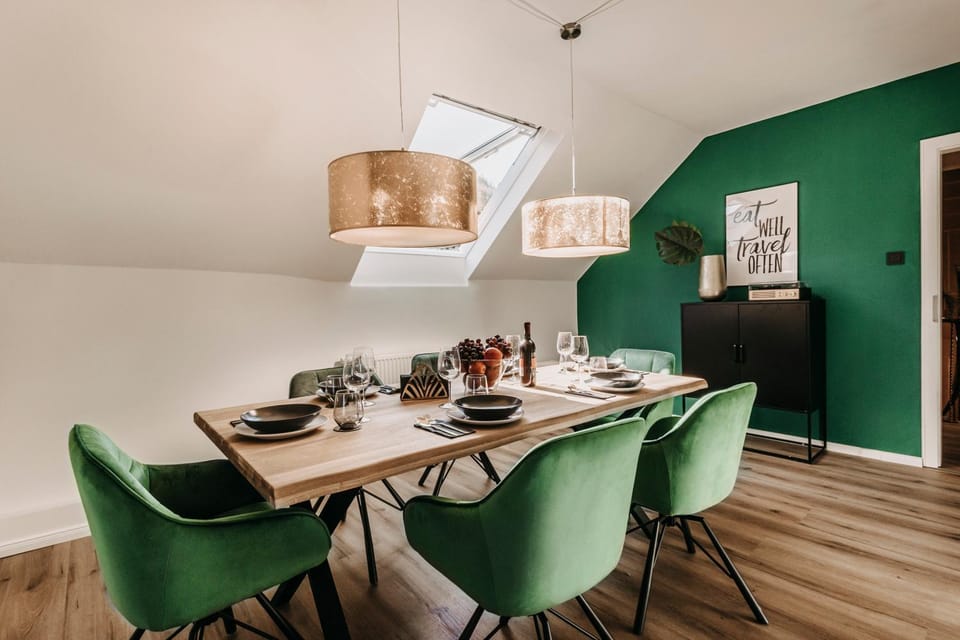 Dining area, Food