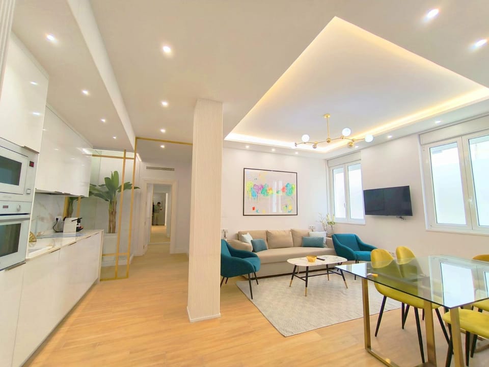 TV and multimedia, Kitchen or kitchenette, Living room, Seating area, Dining area, oven