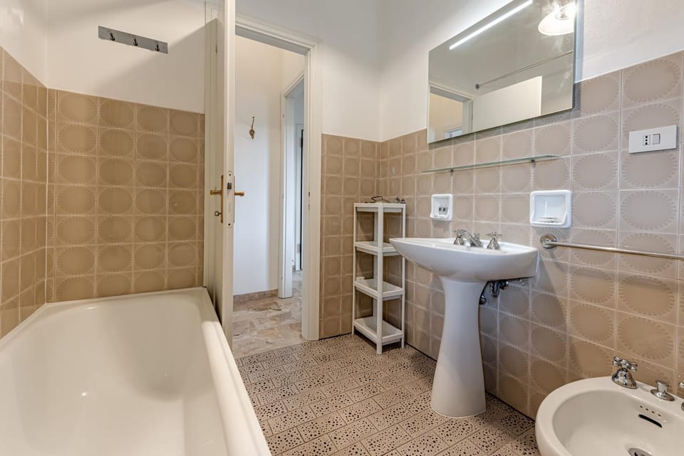 Shower, Toilet, Bathroom, Bath, towels