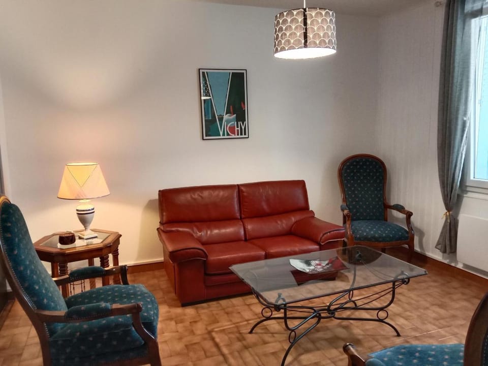 Maison rénovée proche Vichy : 3 chambres, cour fermée, tout inclus, idéal curistes et activités naturelles - FR-1-489-481 House in Auvergne-Rhône-Alpes