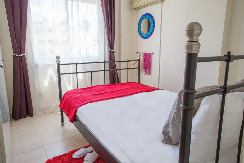 Bed, View (from property/room), Photo of the whole room, Decorative detail, Bedroom