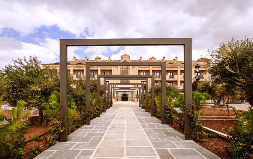 Property building, Facade/entrance, Garden