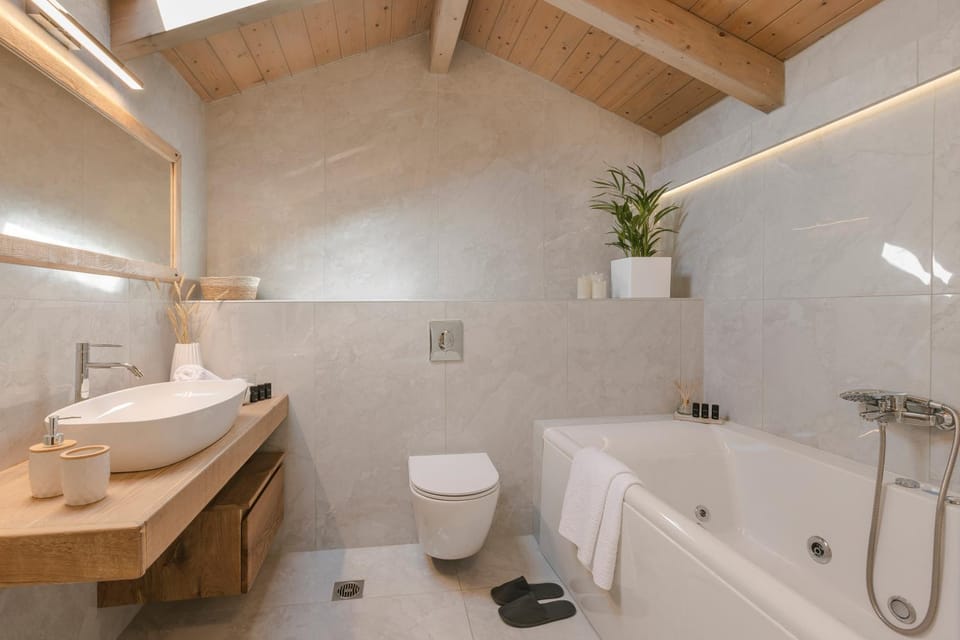 Shower, Toilet, Bathroom, Bath