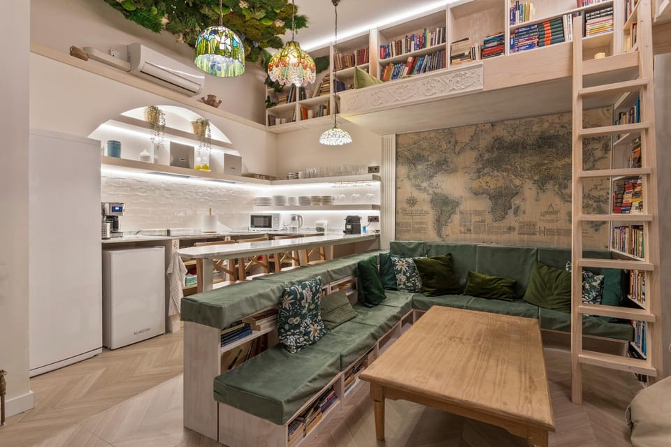 Communal lounge/ TV room, Library, Kitchen or kitchenette, Living room