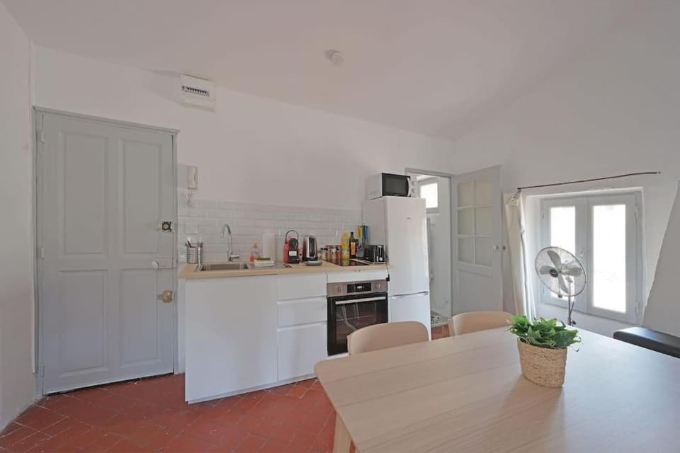 Kitchen or kitchenette, Dining area, minibar, pet friendly, stove