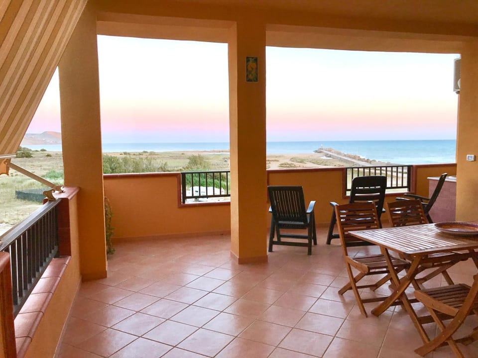 Patio, Natural landscape, View (from property/room), Balcony/Terrace, Living room, Seating area, Dining area, Sea view