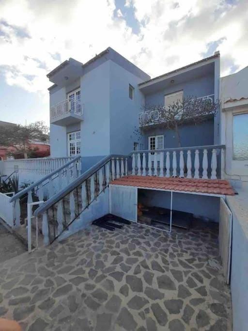 Vivenda com pátio, no coração do Mindelo House in Cape Verde