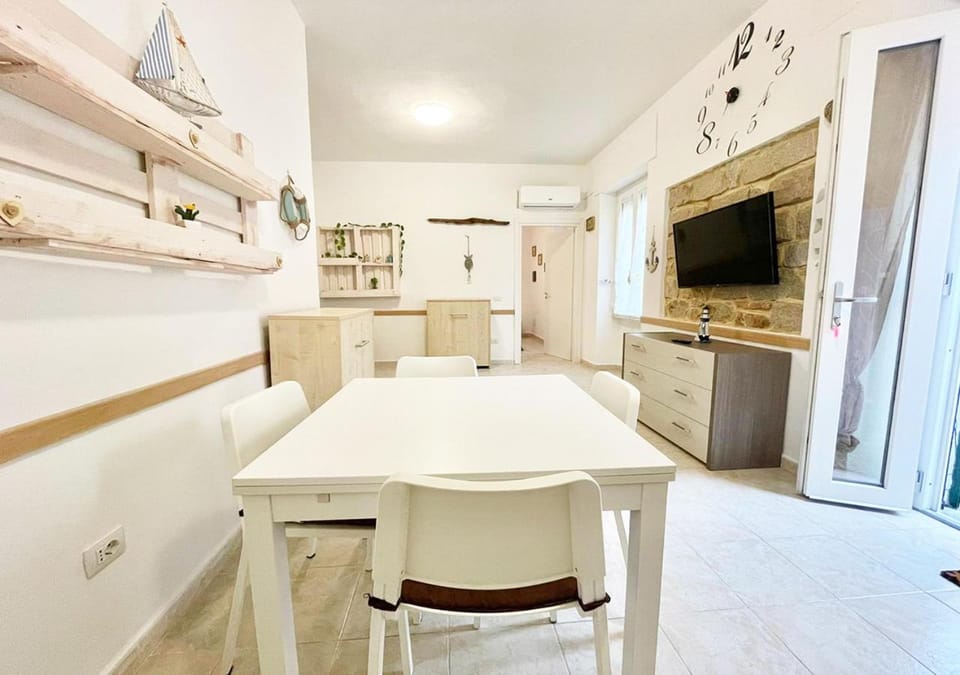 TV and multimedia, Kitchen or kitchenette, Dining area, minibar, pet friendly, stove
