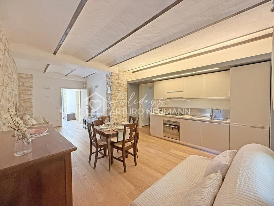 Day, Kitchen or kitchenette, Living room, Seating area, Time of day, kitchen