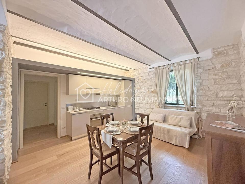 Day, Kitchen or kitchenette, Living room, Seating area, Time of day, kitchen