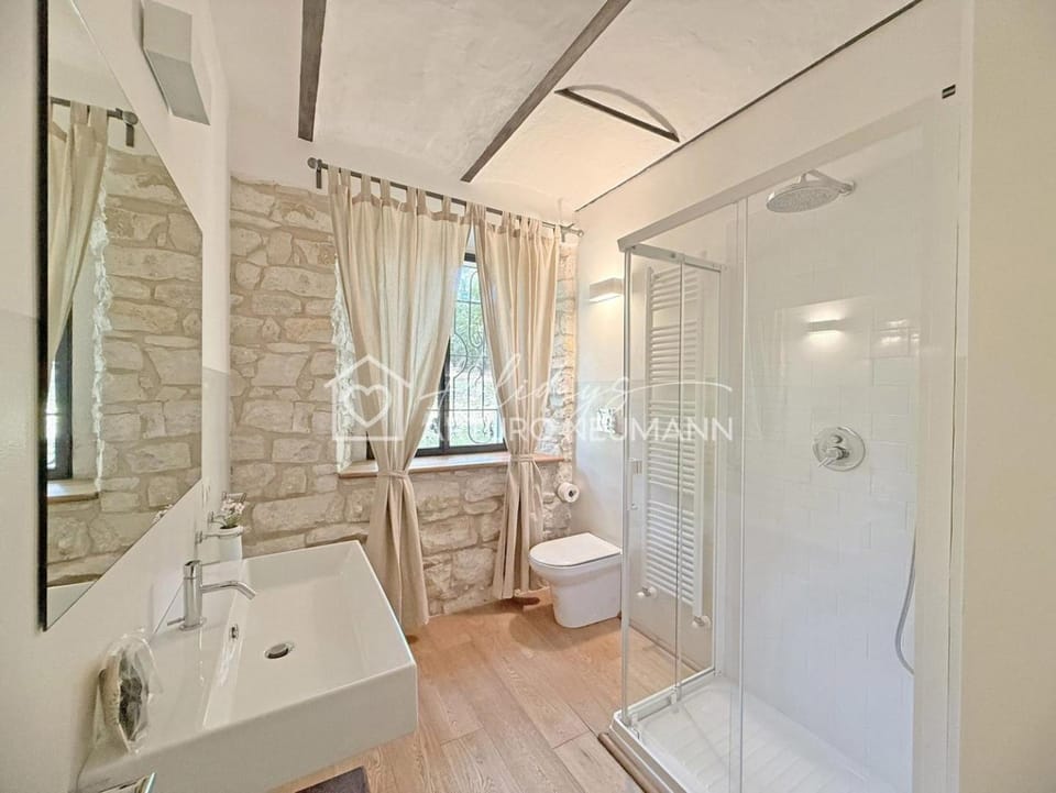 Shower, Toilet, bidet