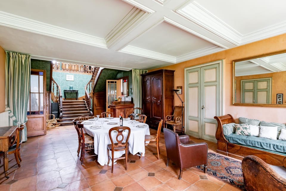 Living room, Dining area