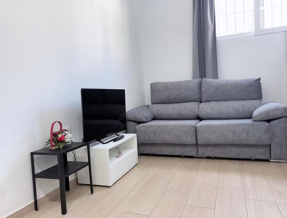 Communal lounge/ TV room, TV and multimedia, Living room, Seating area, Evening entertainment