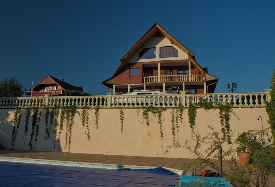 Property building, Day, Pool view, Swimming pool