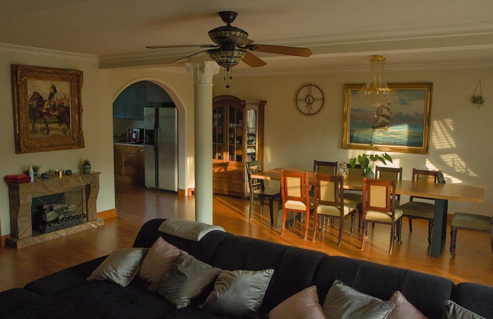Living room, Seating area, Dining area, fireplace