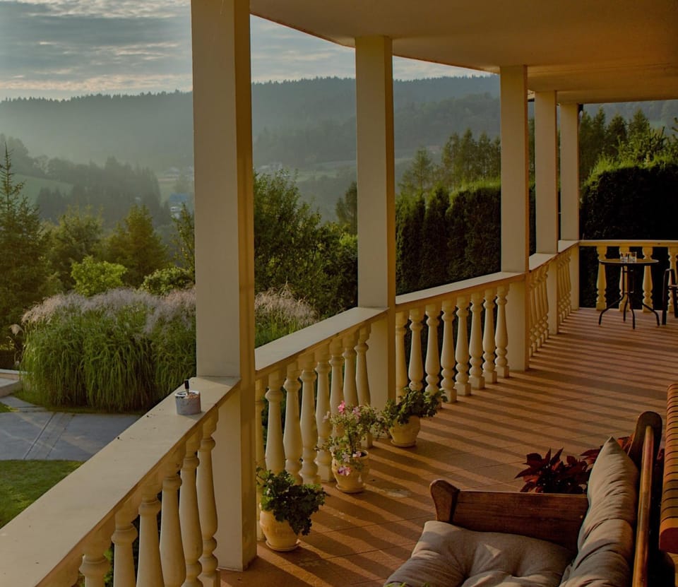 Patio, Spring, Day, Natural landscape, Garden, View (from property/room), Balcony/Terrace, Garden view, Mountain view