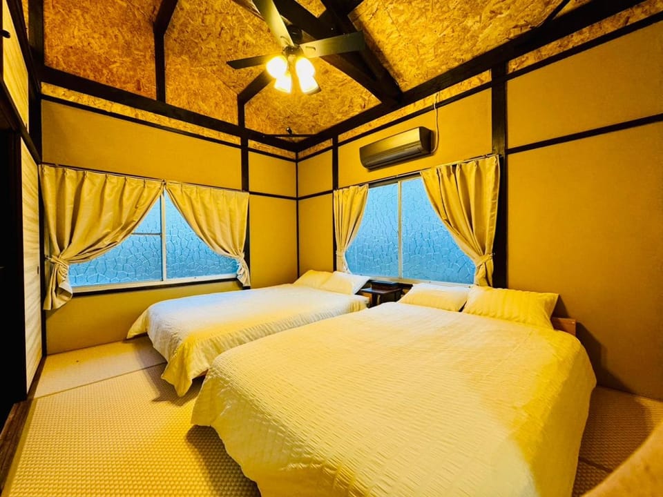 Bed, Bedroom, air conditioner