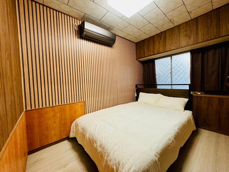 Bed, Bedroom, air conditioner