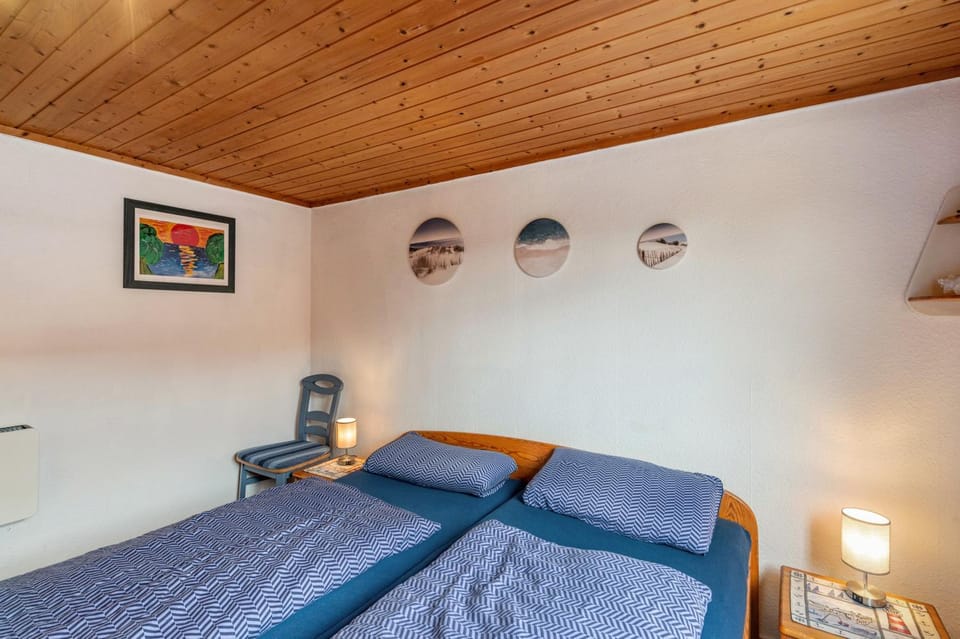 Property building, Living room, Bedroom