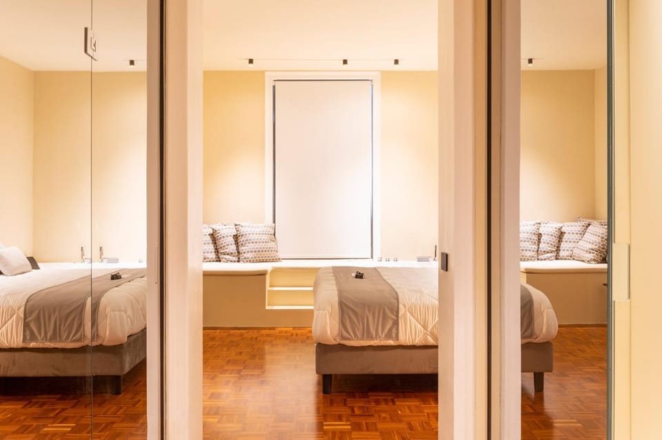 Photo of the whole room, Bedroom