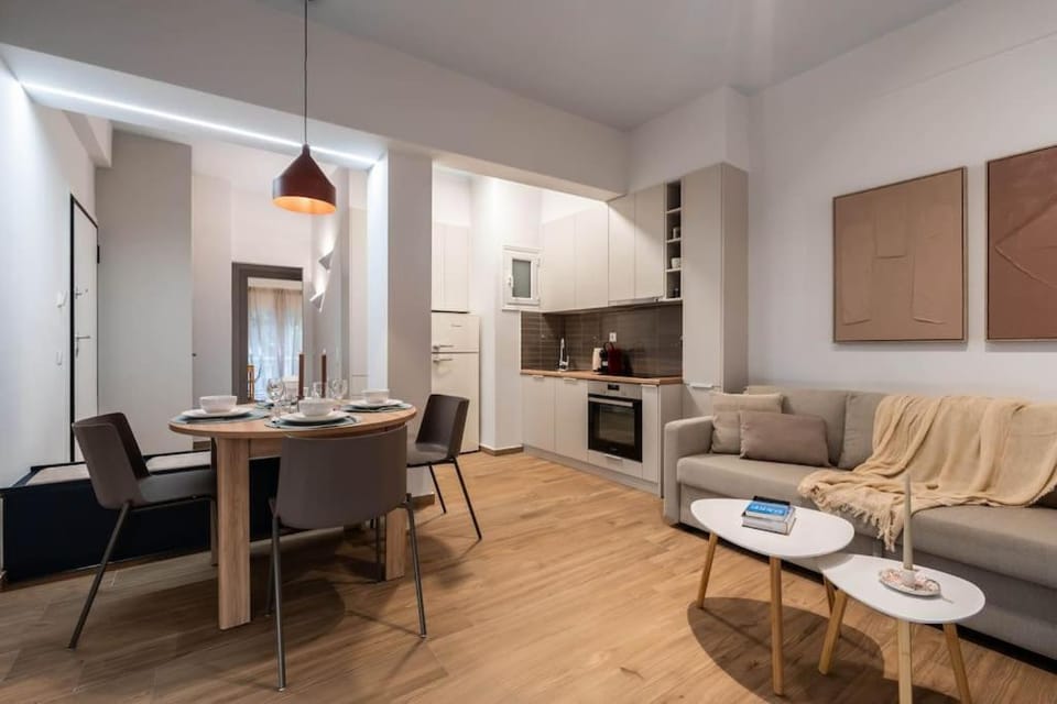 Delightful Sense 2BD Apt in Kolonaki 7 min to Metro Apartment in Athens