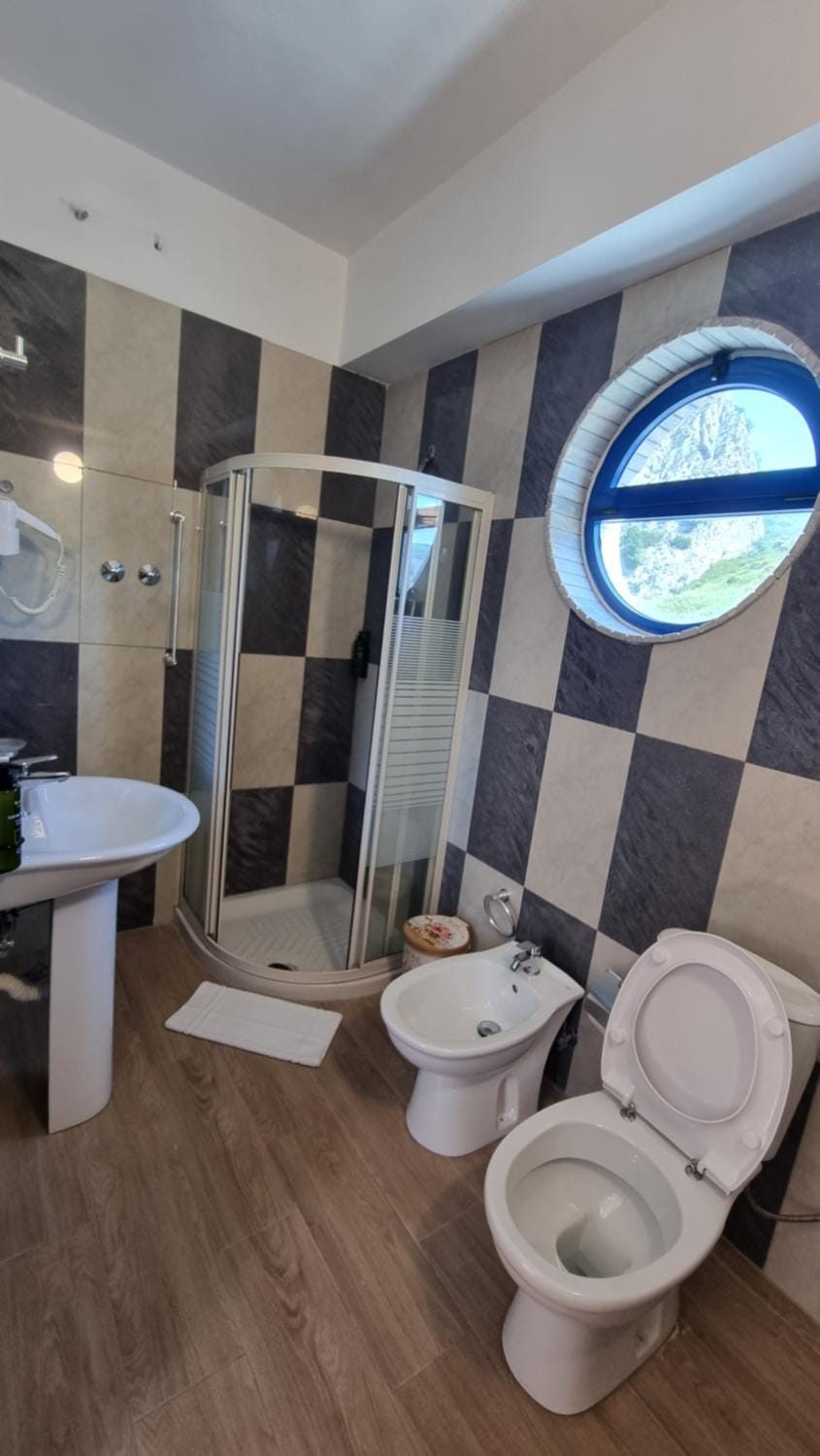 Shower, Bathroom, bidet