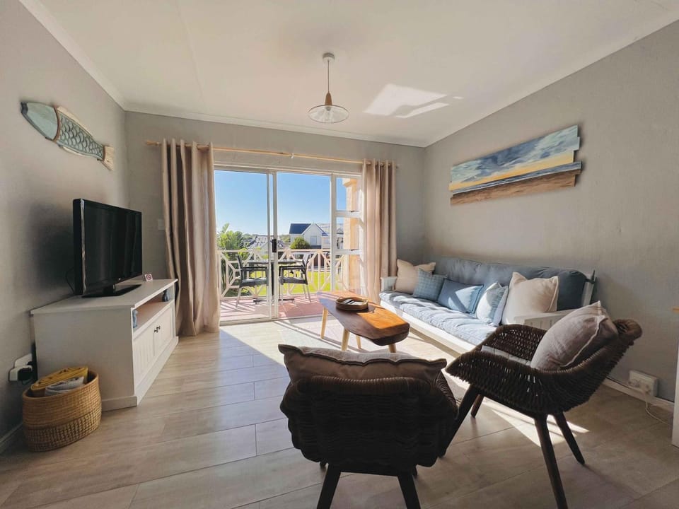 Communal lounge/ TV room, TV and multimedia, View (from property/room), Balcony/Terrace, Living room, Seating area