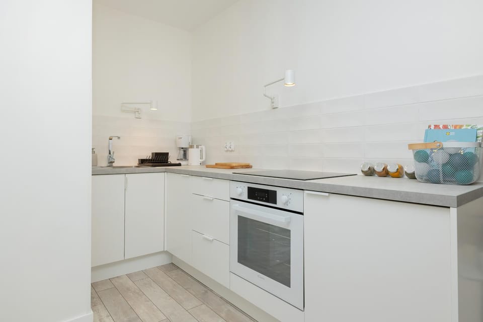 Kitchen or kitchenette, pet friendly, stove, toaster
