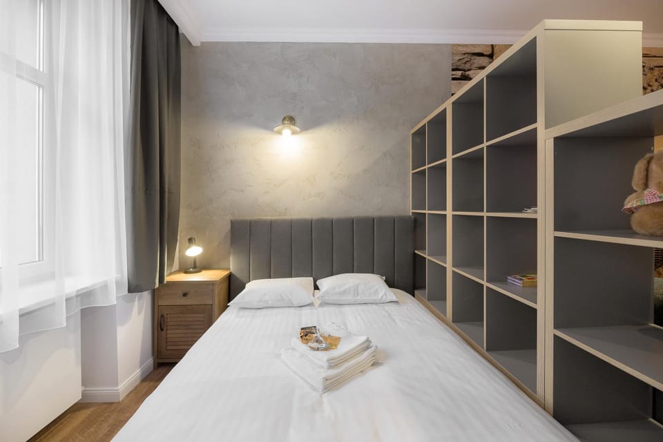 Bed, Living room, Photo of the whole room, towels