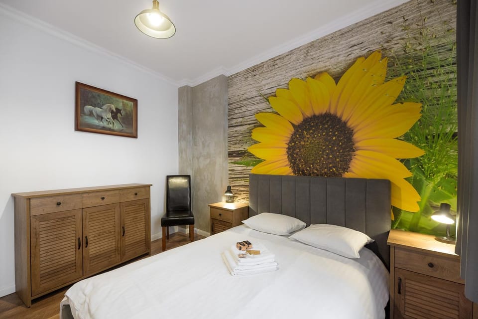 Bed, Photo of the whole room, Decorative detail, Bedroom, locker