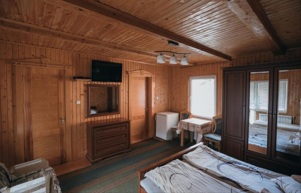 Bed, TV and multimedia, Photo of the whole room