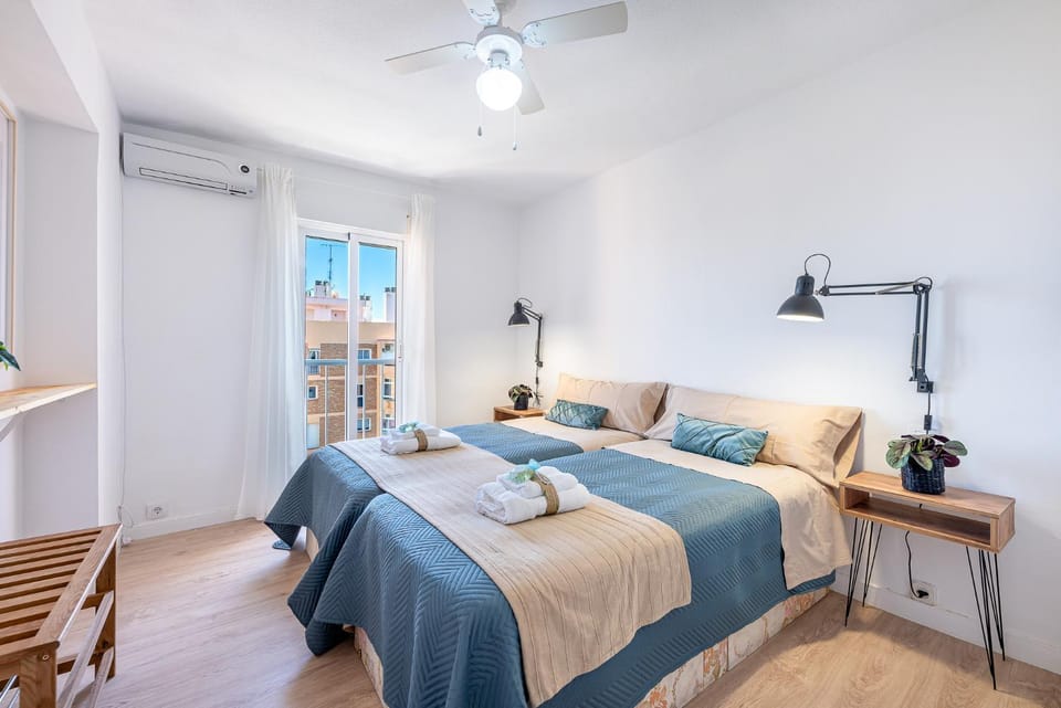 797 HOLIDAY RENTALS - Atico con vistas en piscis Apartment in Torremolinos