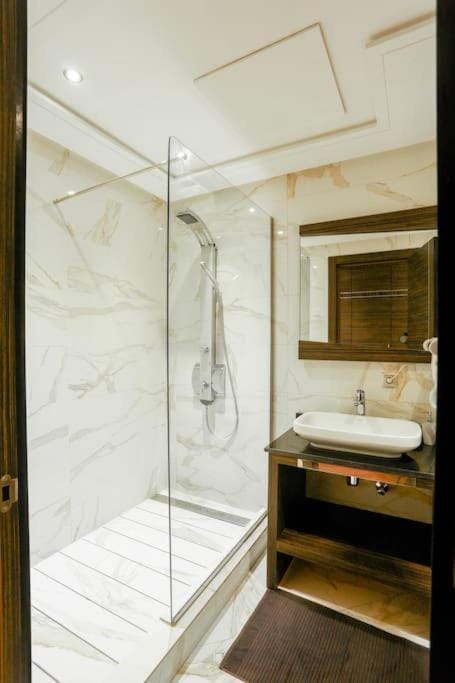 Shower, Bathroom
