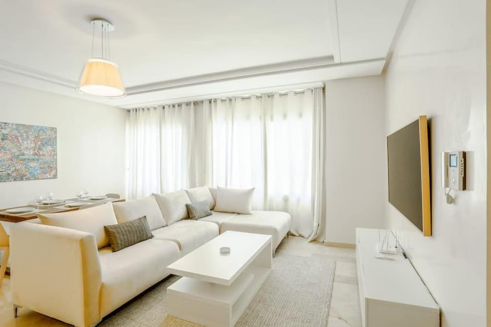 TV and multimedia, Living room, Photo of the whole room, Seating area, Bedroom